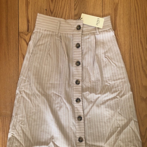 NWT Button Skirt - Picture 5 of 6